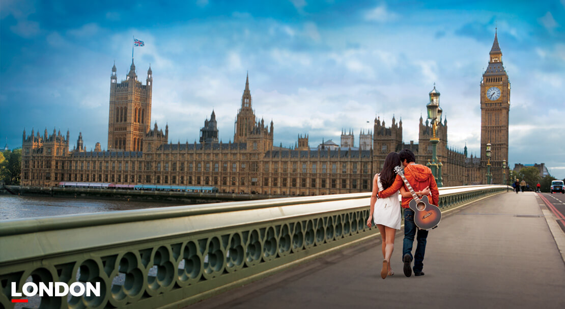 Shah Rukh Khan and Katrina Kaif in London, from the film JAB TAK JAAN