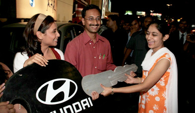 An Angel Spreads Joy in Mumbai on her Magical Bus