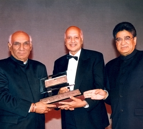 Yash Chopra Felicitated With Asian Guild Award 2003