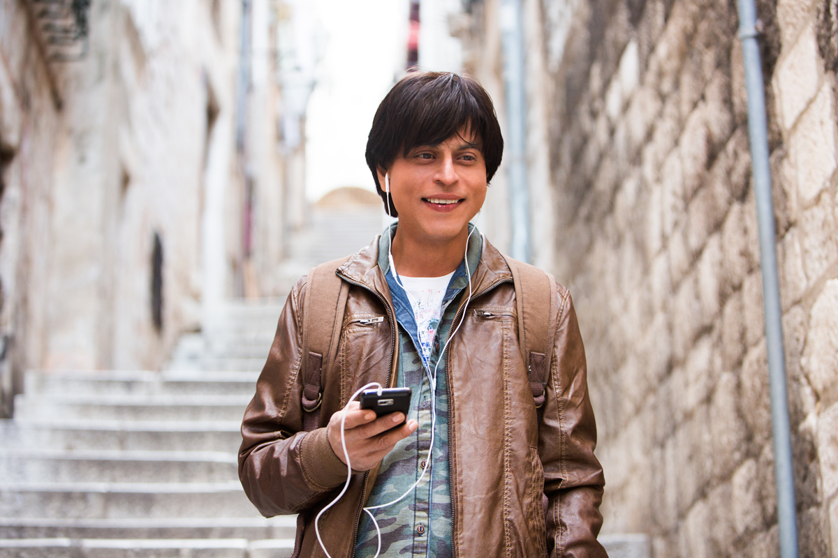 Watch how SHAH RUKH KHAN became the fan GAURAV