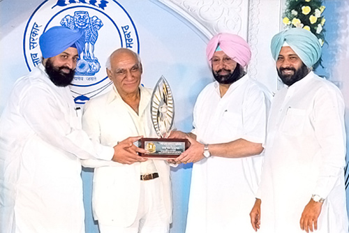 First Punjab Rattan Awarded To Yash Chopra First Punjab Rattan Awarded To Yash Chopra