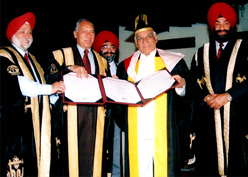 Honoris-Causa Yash Chopra Conferred With a Degree of Doctor of Philosophy