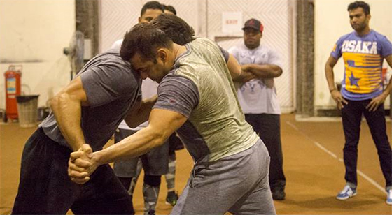 Sultan - Training ‘SULTAN’ Salman Khan Begins Intensive Wrestling Training!