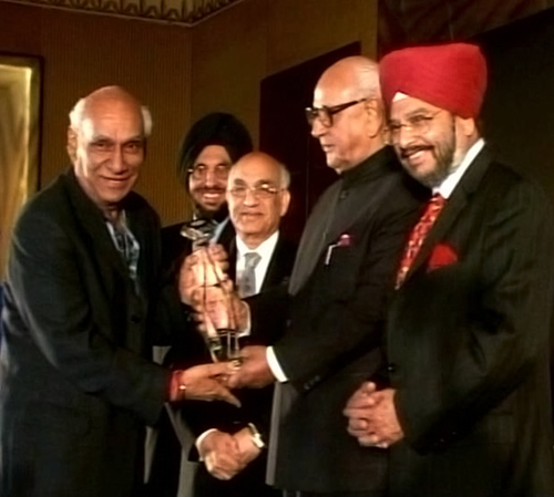 Yash Chopra honoured by the International Punjabi Society Yash Chopra honoured by the International Punjabi Society