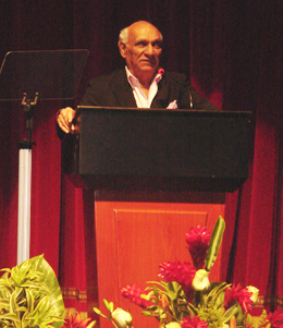 Yash Chopra inaugurates The Indian Film Festival at Abu Dhabi, which opens with Veer-Zaara
